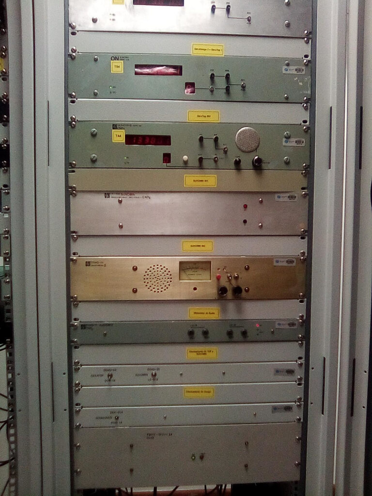 Etapa de salida de audio con la señal para la red telefónica y radiofrecuencia